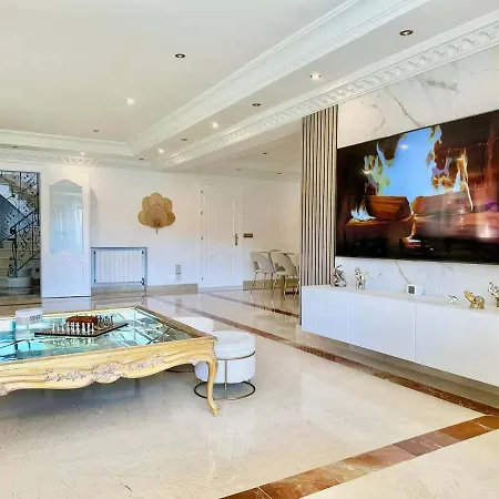 Premium By Better Bookings Holiday home *