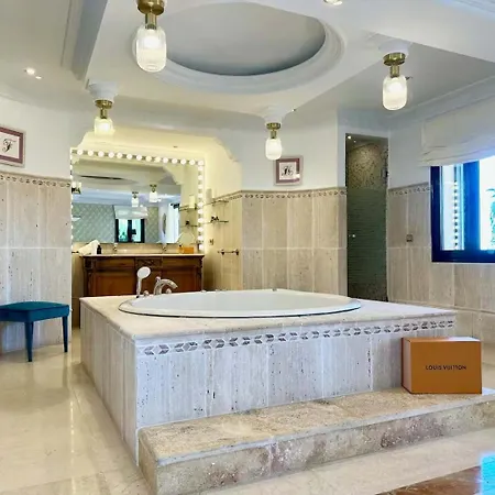 Premium By Better Bookings * Μαρμπέλλα
